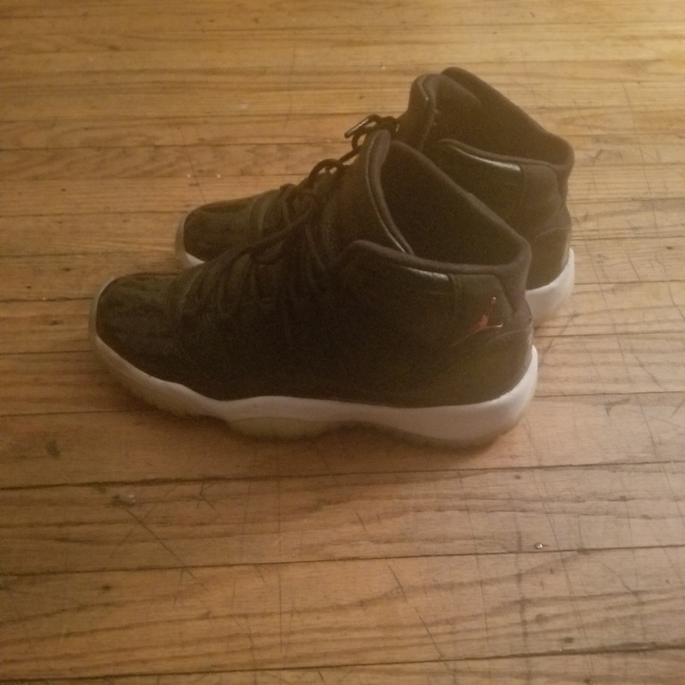 Shoes - Picture 3 of 4